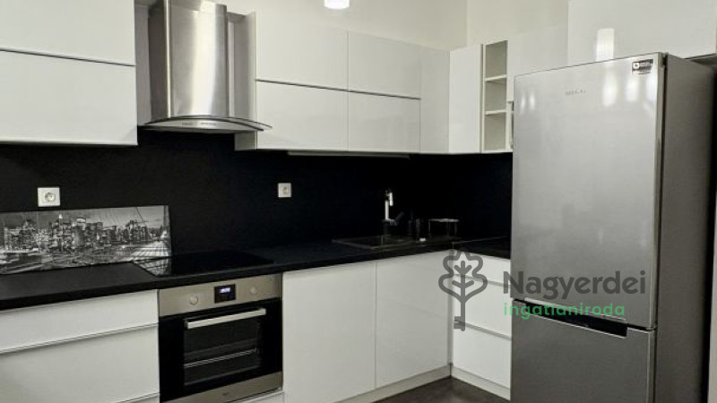 Debrecen, Belváros, Lakás, tégla lakás  