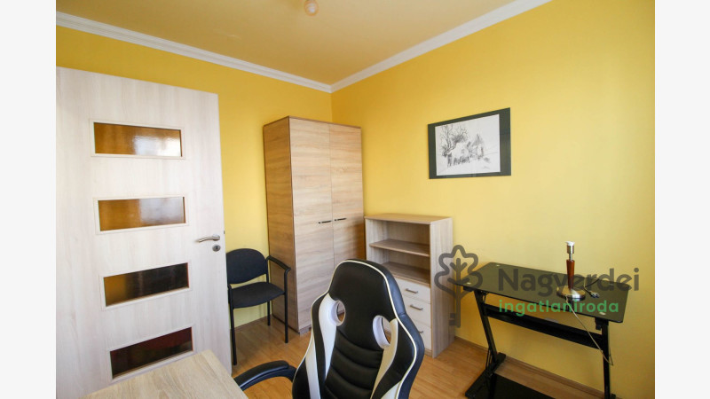Debrecen, Sestakert, Lakás, csúsztatott zsalus  