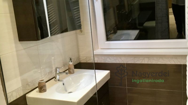 Debrecen, Libakert, Lakás, tégla lakás  