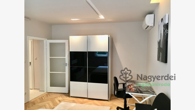 Debrecen, Libakert, Lakás, tégla lakás  