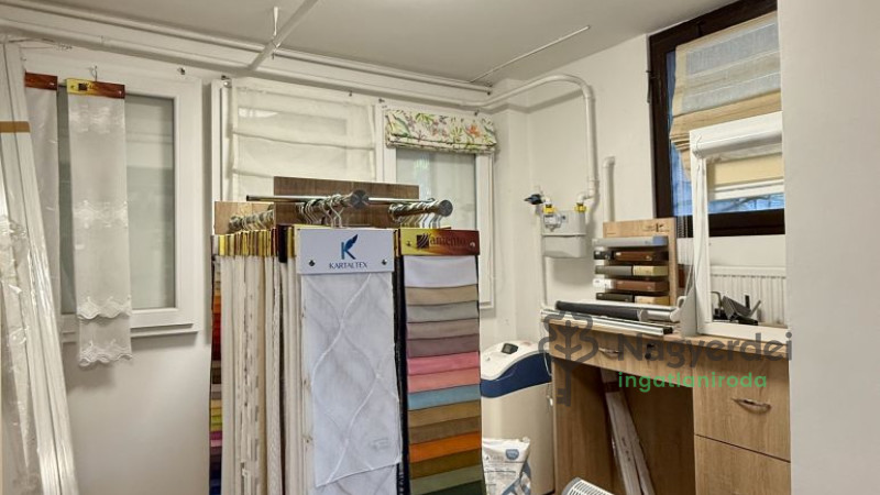 Debrecen, Libakert, Üzlethelyiség, nem üzletközpontban  