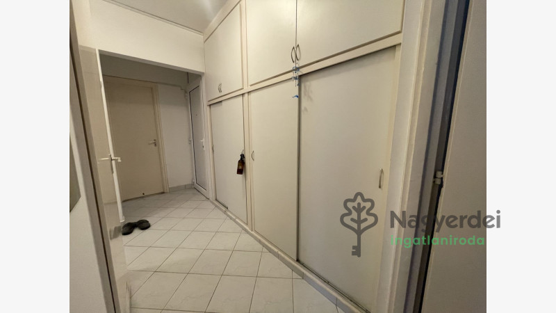 Debrecen, Sestakert, Lakás, csúsztatott zsalus  