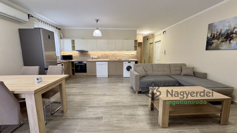 Debrecen, Egyetemváros, Lakás, tégla lakás  