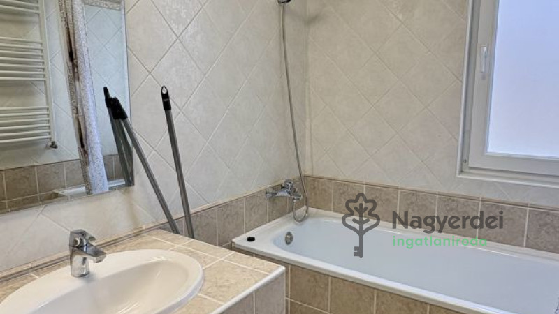 Debrecen, Egyetemváros, Lakás, tégla lakás  