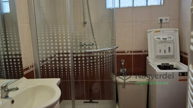 Debrecen, Egyetemváros, Lakás, tégla lakás  