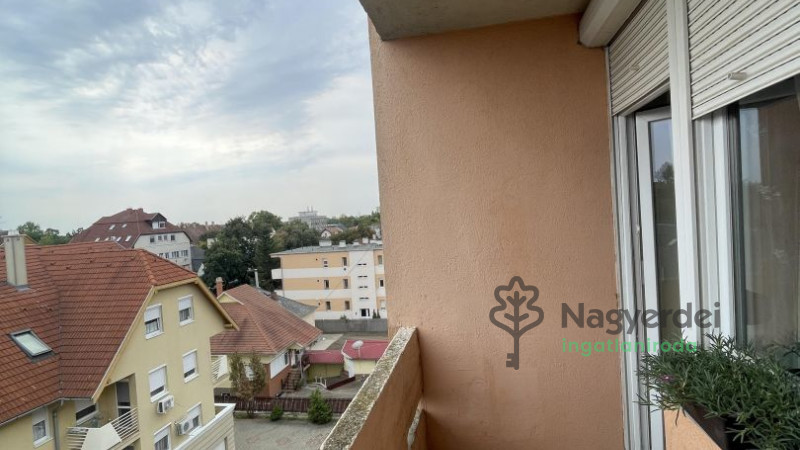 Debrecen, Széchenyikert, Lakás, tégla lakás  