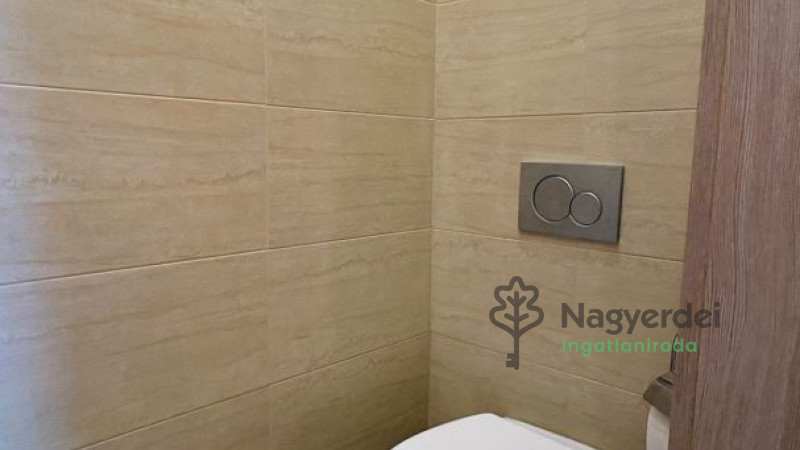 Debrecen, Nagyerdő, Lakás, tégla lakás  