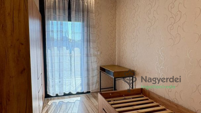 Debrecen, Nagyerdő, Lakás, tégla lakás  