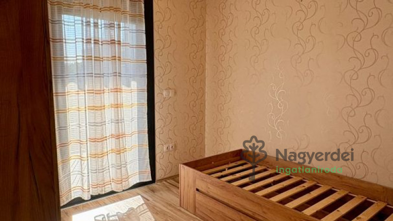 Debrecen, Nagyerdő, Lakás, tégla lakás  