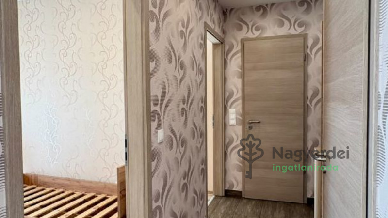 Debrecen, Nagyerdő, Lakás, tégla lakás  