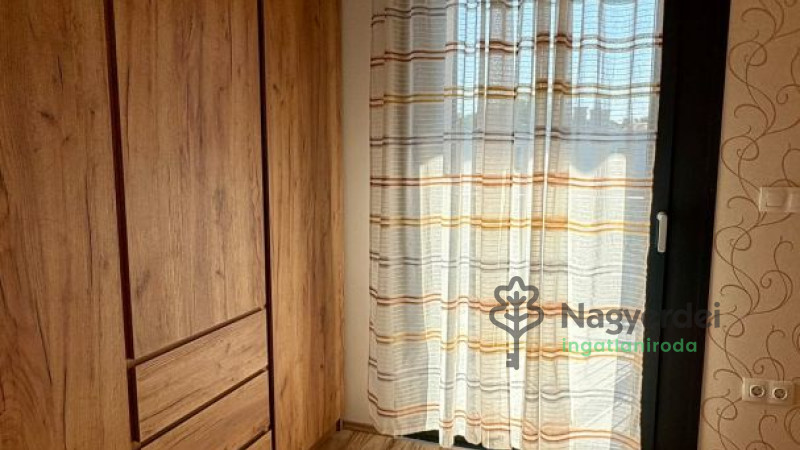 Debrecen, Nagyerdő, Lakás, tégla lakás  