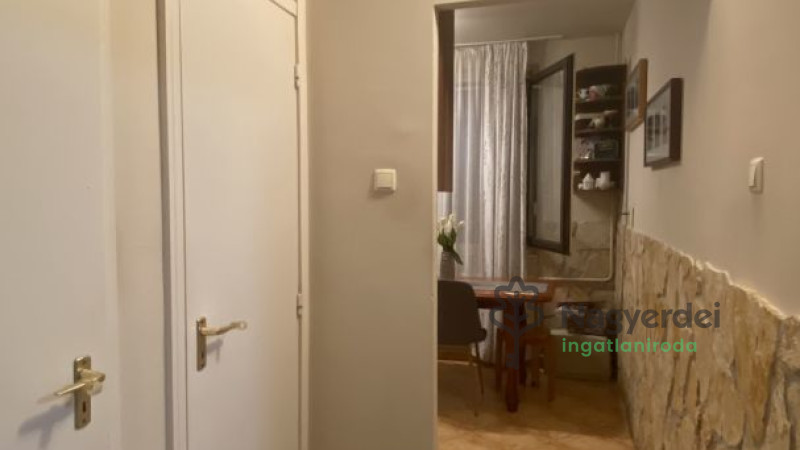 Debrecen, Tócóvölgy, Lakás, csúsztatott zsalus  