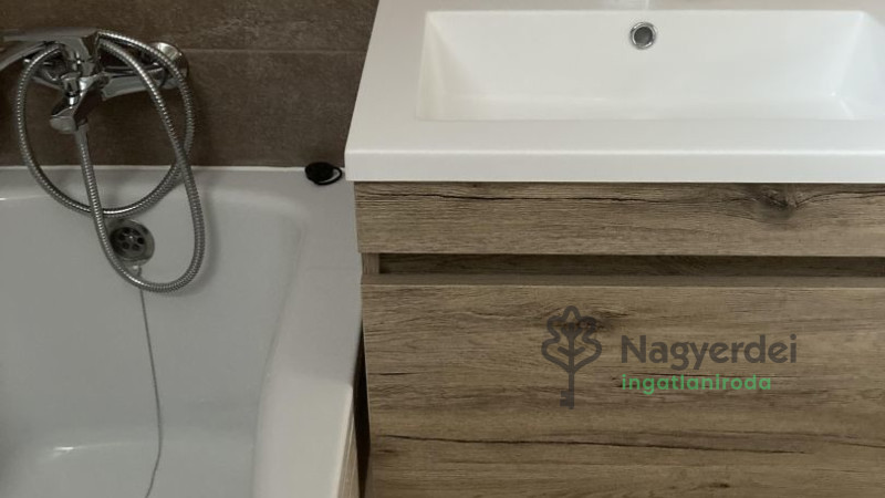 Debrecen, Ispotály, Lakás, tégla lakás  