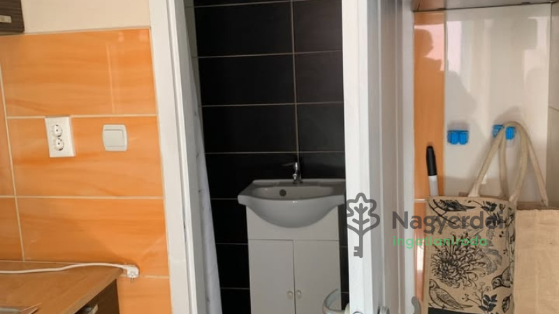 Debrecen, Óváros, Lakás, tégla lakás  