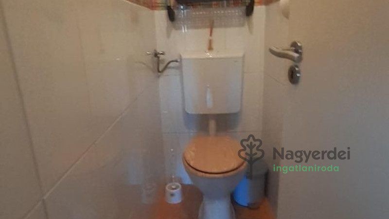 Debrecen, Nagyerdő, Lakás, tégla lakás  