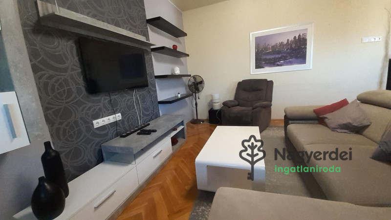 Debrecen, Nagyerdő, Lakás, tégla lakás  