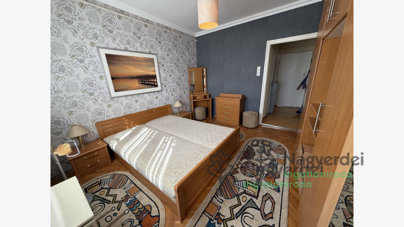 Debrecen, Nagyerdő, Lakás, tégla lakás  
