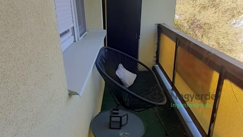 Debrecen, Nagyerdő, Lakás, tégla lakás  