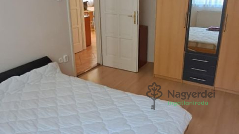 Debrecen, Nagyerdő, Lakás, tégla lakás  