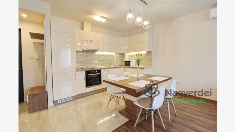 Debrecen, Belváros, Lakás, tégla lakás  