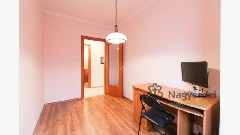 Debrecen, Nagyerdőalja, Lakás, tégla lakás  