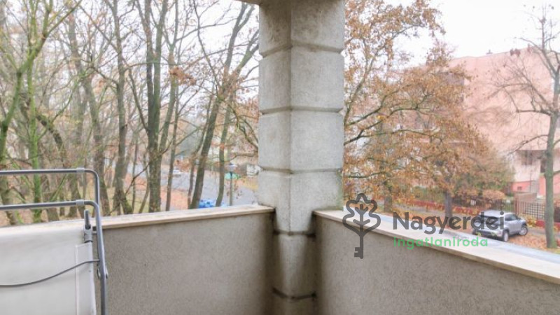 Debrecen, Nagyerdőalja, Lakás, tégla lakás  