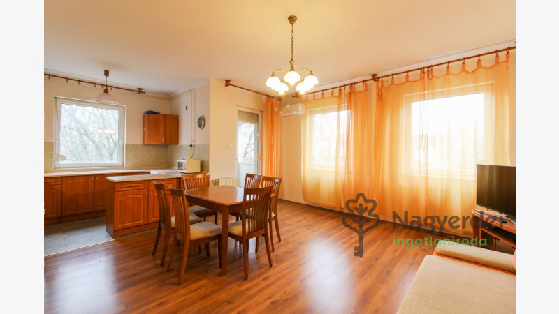 Debrecen, Nagyerdőalja, Lakás, tégla lakás  