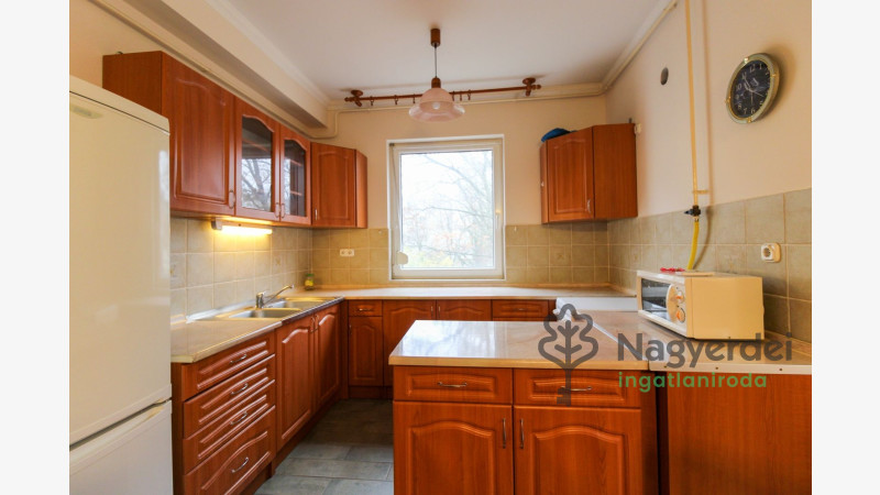 Debrecen, Nagyerdőalja, Lakás, tégla lakás  