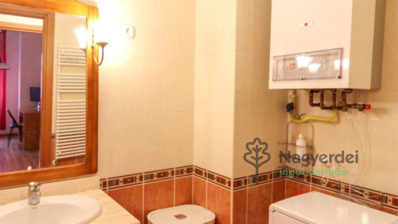 Debrecen, Nagyerdőalja, Lakás, tégla lakás  