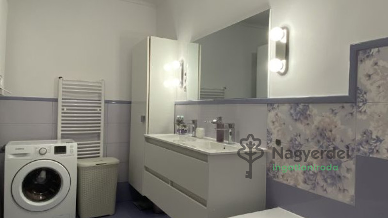 Debrecen, Liget lakópark, Ház, sorház  