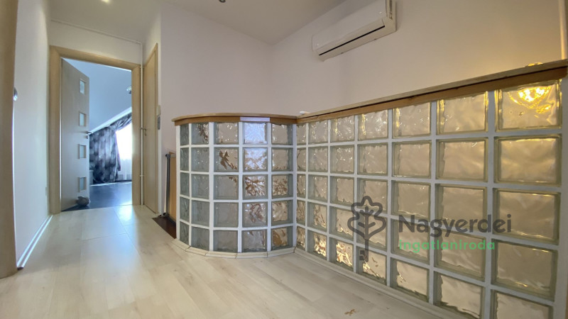 Debrecen, Liget lakópark, Ház, sorház  