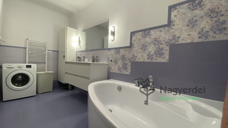 Debrecen, Liget lakópark, Ház, sorház  