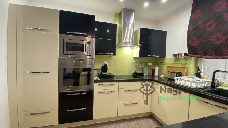 Debrecen, Liget lakópark, Ház, sorház  