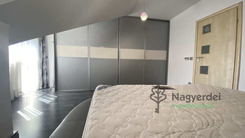 Debrecen, Liget lakópark, Ház, sorház  