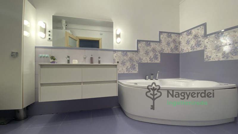 Debrecen, Liget lakópark, Ház, sorház  