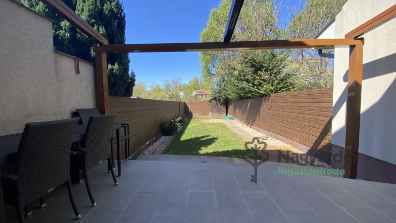 Debrecen, Liget lakópark, Ház, sorház  