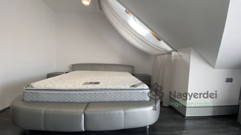 Debrecen, Liget lakópark, Ház, sorház  