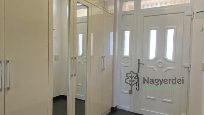 Debrecen, Liget lakópark, Ház, sorház  