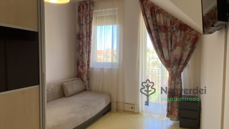 Debrecen, Liget lakópark, Ház, sorház  