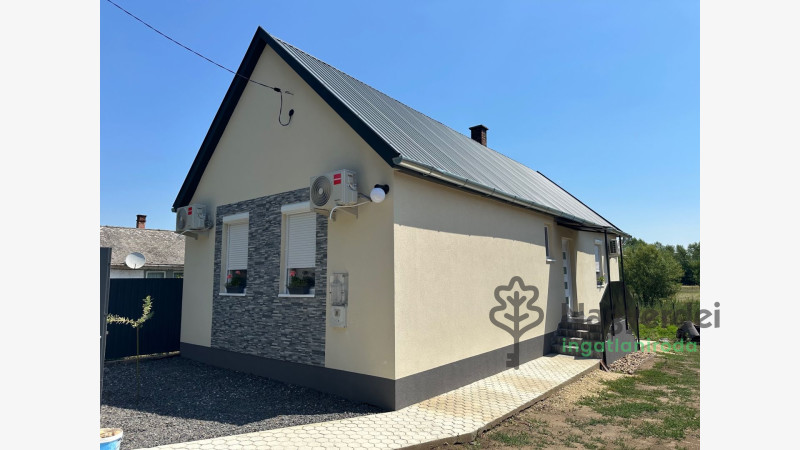 Vámospércs, Ház, családi ház  