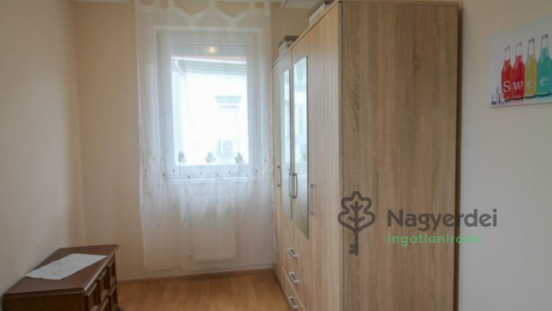 Debrecen, Széchenyikert, Lakás, tégla lakás  