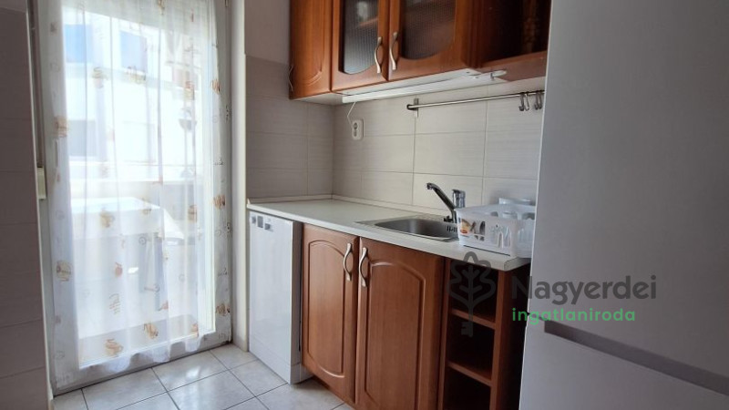 Debrecen, Széchenyikert, Lakás, tégla lakás  