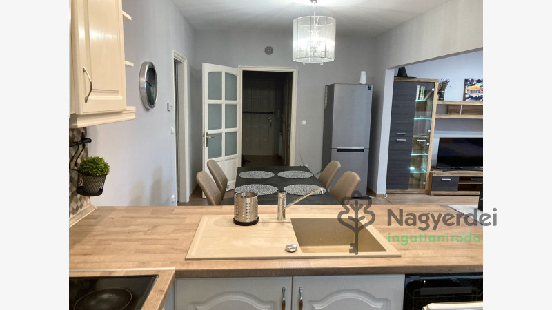 Debrecen, Egyetemváros, Lakás, tégla lakás  