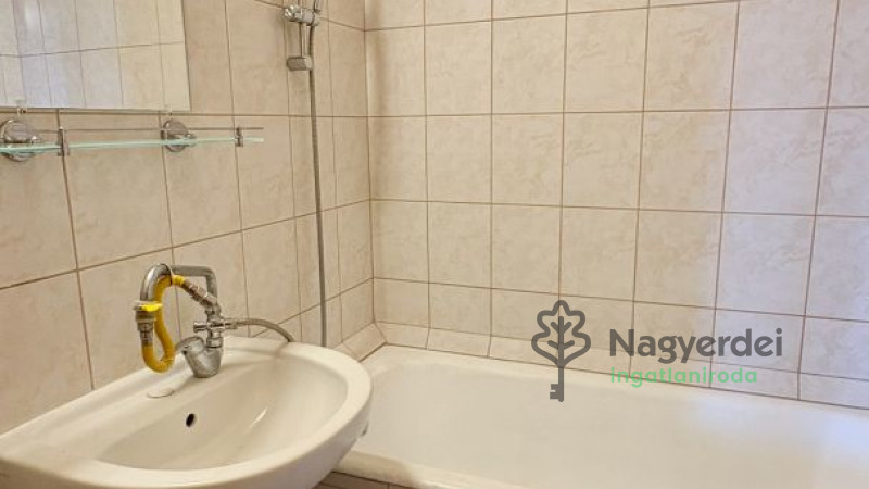 Debrecen, Belváros, Lakás, tégla lakás  