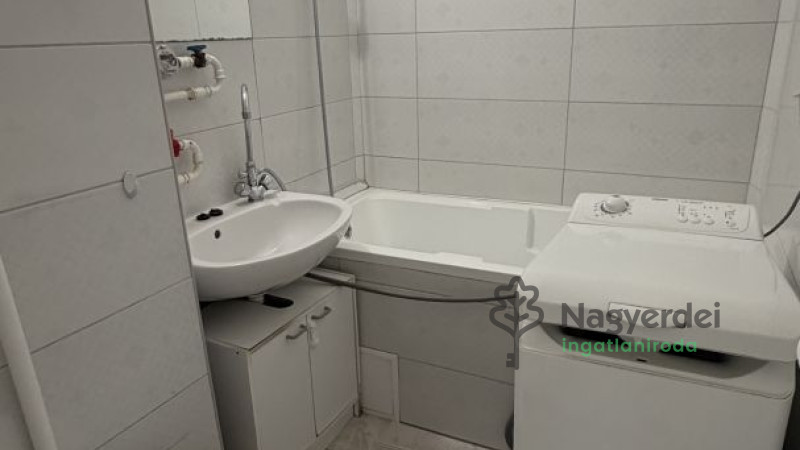 Debrecen, Sestakert, Lakás, csúsztatott zsalus  