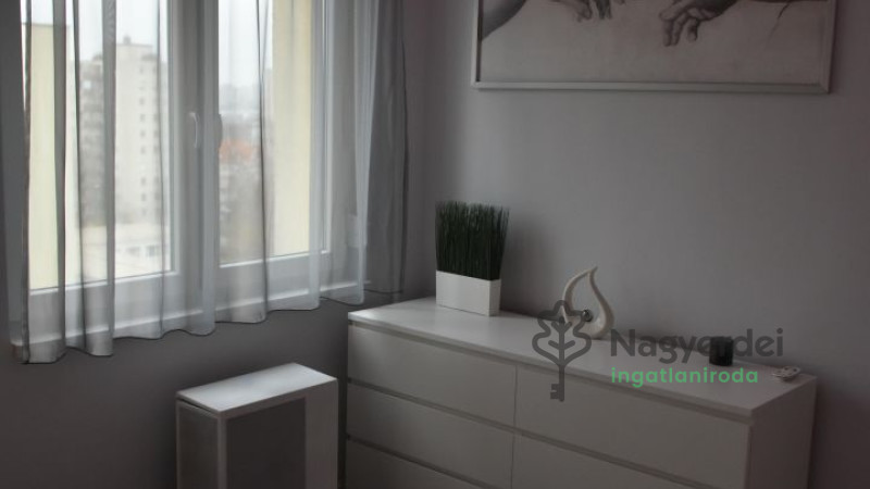 Debrecen, Libakert, Lakás, csúsztatott zsalus  