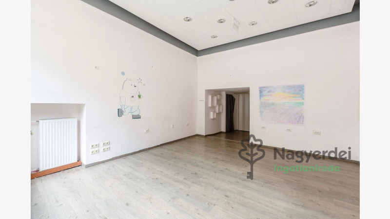 Debrecen, Belváros, Üzlethelyiség, nem üzletközpontban  