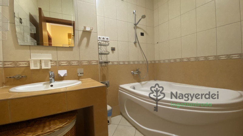 Debrecen, Belváros, Lakás, tégla lakás  
