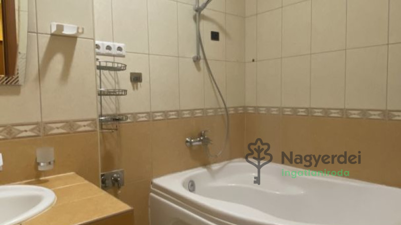 Debrecen, Belváros, Lakás, tégla lakás  