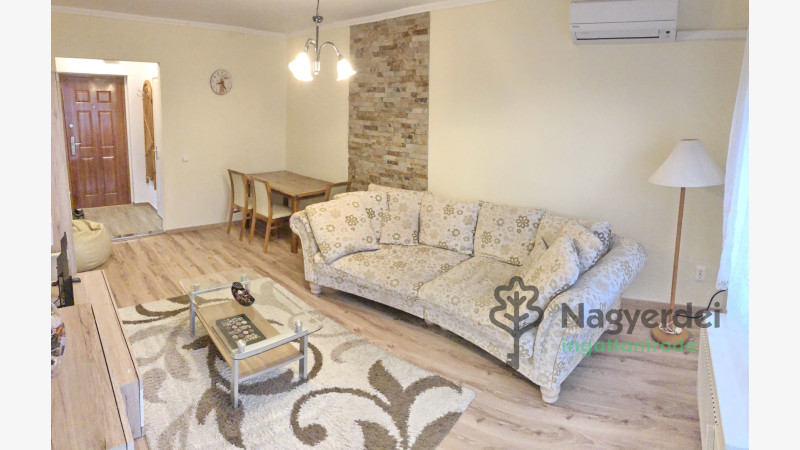 Debrecen, Nagyerdőalja, Lakás, tégla lakás  